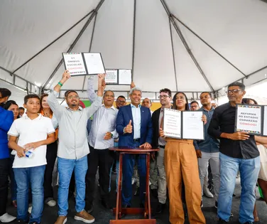 Jerônimo Rodrigues entrega unidade de frutas e autoriza obras na BA-120 - Imagem
