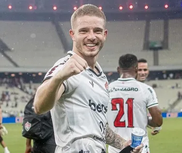 Jogador do Vitória marca gol no último lance e elimina Santos do Paulistão - Imagem