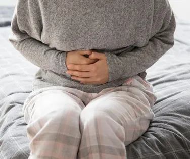 Jovem descobre câncer ao confundir dor abdominal com cólica - Imagem