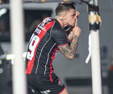 Kayzer critica "energia ruim" da internet e avalia dupla com Renê - Imagem