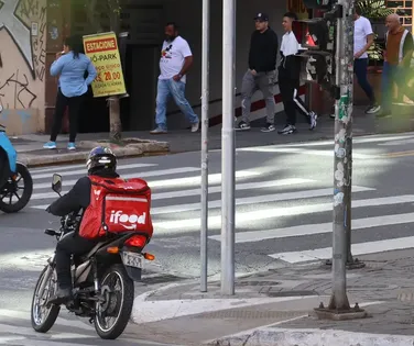 Lei em Salvador proíbe entregadores de subir em prédios - Imagem