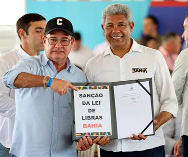 Lei que reconhece a Libras como meio legal de comunicação na Bahia é sancionada - Imagem