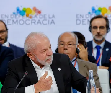 Lula diz que extremismo vai disputar eleição outra vez no Brasil - Imagem