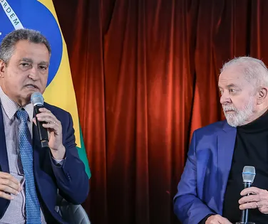 Lula e Rui Costa apontam saídas para crise dos combustíveis no Brasil - Imagem