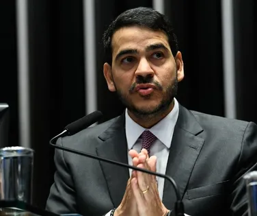 Lula estuda Jorge Messias para a Justiça após derrota no Senado - Imagem