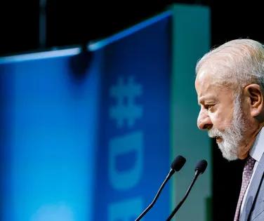 Lula guarda trunfos contra Flávio Bolsonaro para campanha eleitoral - Imagem