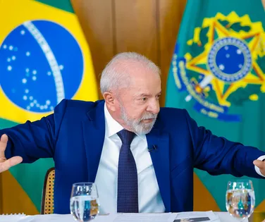 Lula pede e ministros desistem de disputar eleições - Imagem