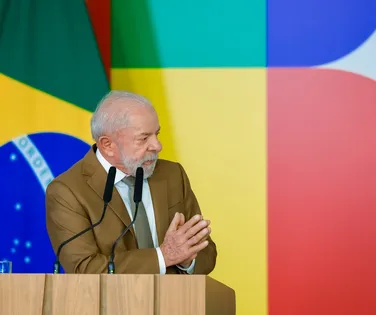 Lula quer que estados cortem ICMS para aliviar preço dos combustíveis - Imagem