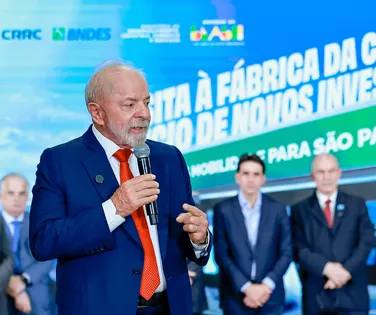 Lula se diz dedicado a “não deixar os fascistas governarem o país” - Imagem