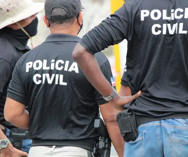 Mãe e padrasto são presos por estuprar criança na Bahia - Imagem