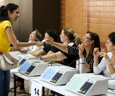 Mesários podem passar a ter direito a meia-entrada em eventos na Bahia - Imagem