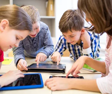 Minecraft x Roblox: escolas e famílias usam jogos eletrônicos como aliados da educação - Imagem