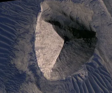 Mistério! Pirâmide semelhante à do Egito é registrada em Marte - Imagem