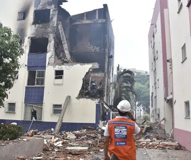Moradores tentam se recuperar após incêndio em Salvador; veja fotos - Imagem
