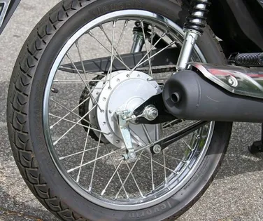 Motociclista morre após acidente com caminhão de limpeza - Imagem