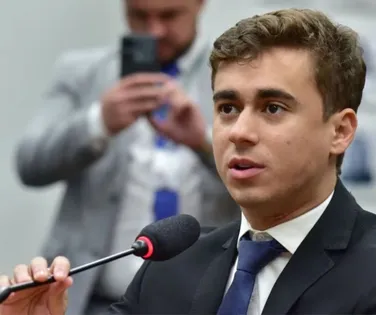 Nikolas Ferreira entra em discussão e ofende filho de Bolsonaro; veja - Imagem