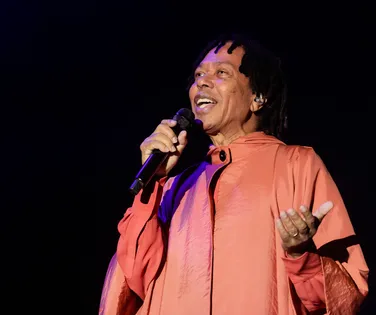 Noite de Verão Lilás une música, gastronomia e tributo a Djavan em Salvador - Imagem