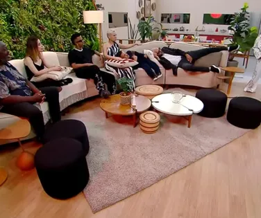 Novo reality? Quadro com sósias vira fenômeno e intriga internautas - Imagem