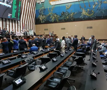 Partidos abrigam candidatos em massa e evitam votos desperdiçados na Alba - Imagem