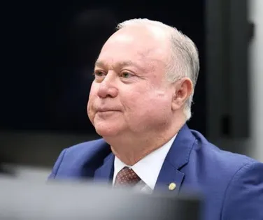 Paulo Azi diz que PL do governo pelo fim da escala 6x1 é desnecessário - Imagem