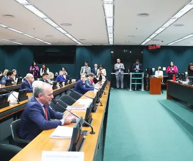 PEC do fim da escala 6x1 terá momento decisivo nesta semana - Imagem