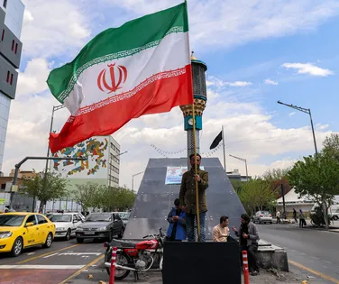 Petróleo dispara e barril supera R$ 566 com ameaça de Trump ao Irã - Imagem