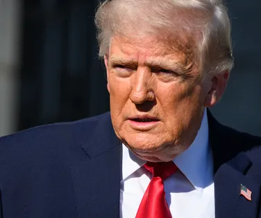 Petróleo sobe 8% após falas de Trump sobre bloquear estreito de Ormuz - Imagem