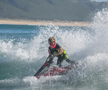 Pilotos de 10 países disputam Copa do Mundo Jet Waves em Camaçari - Imagem