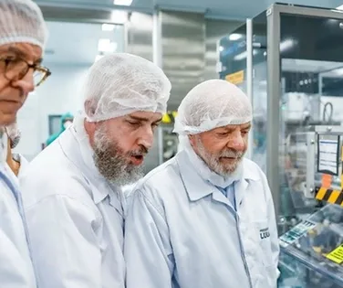 Pioneirismo: Brasil vai produzir insumo essencial para medicamentos - Imagem