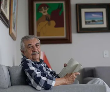 Poesia conduz Flori entre lirismo e Eros - Imagem