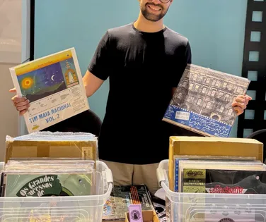Por que a nova geração de Salvador está trocando o streaming pelo disco de vinil? - Imagem
