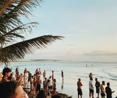 Praia grátis? Vila famosa cobra taxa obrigatória de quem deseja entrar - Imagem
