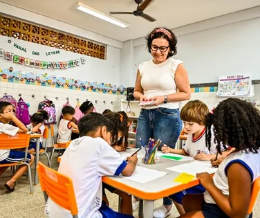Prefeitura abre concurso com 227 vagas na área da educação - Imagem