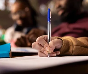 Prefeitura abre concurso com vagas imediatas e salários de até R$ 5 mil - Imagem