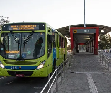 Prefeituras no Brasil suspendem transporte público após alta do diesel - Imagem