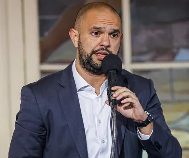 Presidente do Fluminense reclama de arbitragem e cita lance do Bahia - Imagem