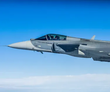 Primeiro caça supersônico fabricado no Brasil é apresentado; conheça - Imagem