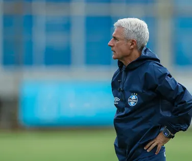 Privilegiado? Técnico do Grêmio insinua ajuda ao Vitória no calendário da CBF - Imagem