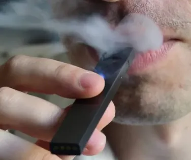 Projeto de lei pode proibir fumar em frente a escolas e hospitais - Imagem