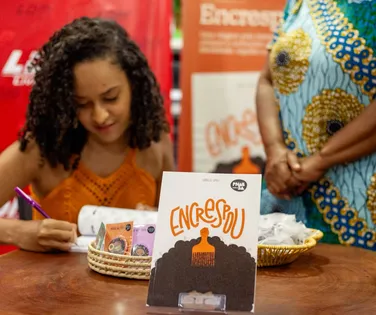 Projeto leva debate sobre cabelo crespo a escolas públicas de Salvador - Imagem