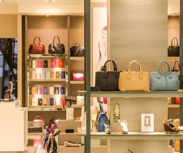 Queda brusca de público em shoppings acende alerta para lojistas - Imagem