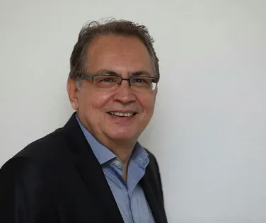 Quem manda no conhecimento? Novo livro de Avena acende debate sobre IA - Imagem