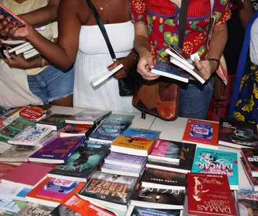 Quer livros grátis? Evento troca doações por leitura em Salvador - Imagem
