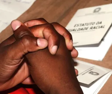 Racismo em Salvador: especialistas detalham rigor da lei em caso de idosa e PM - Imagem