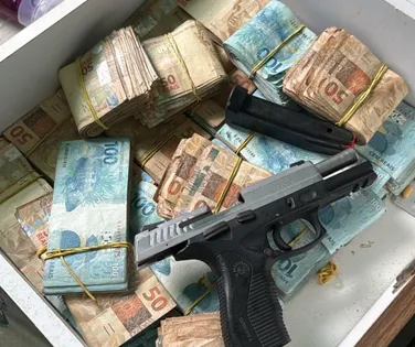 Rinha de galo termina com apreensão de arma e R$ 150 mil em dinheiro - Imagem