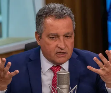 Rui Costa acusa Flávio Bolsonaro de entregar Brasil aos EUA - Imagem