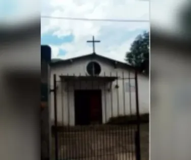 Sacrilégio? Traficantes transformam igreja em “boca de fumo” - Imagem