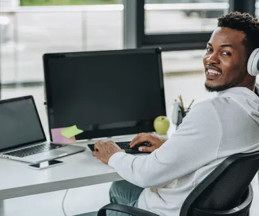 Senai abre 10 mil vagas para cursos gratuitos com bolsa de R$ 700 - Imagem