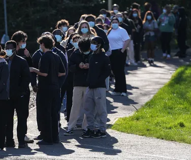 Surto de meningite mata dois na Inglaterra e liga alerta para brasileiros na Europa - Imagem