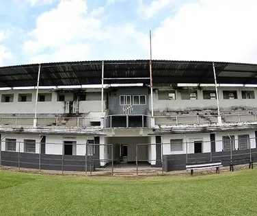 Time brasileiro precisa vender estádio de 94 anos para sobreviver - Imagem